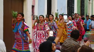 La Guelaguetza deleitó al público.