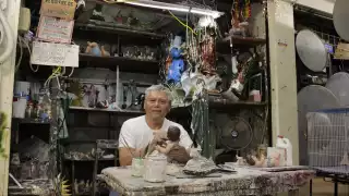 José Alberto Cervera Pinelo se dedica a la restauración de arte sacro en el mercado Lucas de Gálvez