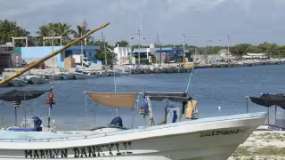 Las denominadas suradas obligan a pescadores a permanecer en tierra por al menos una semana