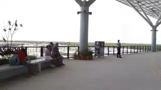 Enamorados pueden colocar su candado en la reja de la estación del Tren Maya