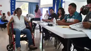 Capacita INE para que personas con discapacidad voten