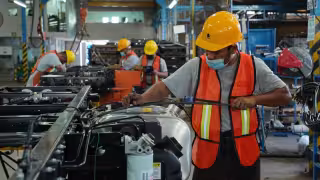 La contracción en abril afectó casi todos los rubros manufactureros