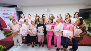 Mujeres sobrevivientes de cáncer reciben prótesis en Chetumal