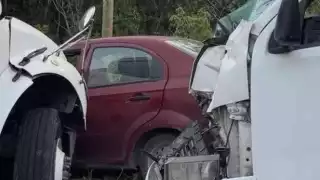 Fuerte colisión en la carretera Tulum-Cobá deja dos personas lesionadas