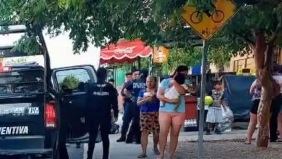 Los vecinos se percataron de la situación y resguardaron al menor de edad. Los vecinos se percataron de la situación y resguardaron al menor de edad.