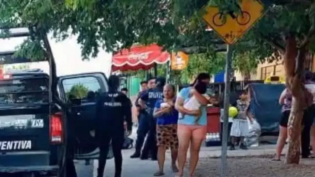 Los vecinos se percataron de la situación y resguardaron al menor de edad.