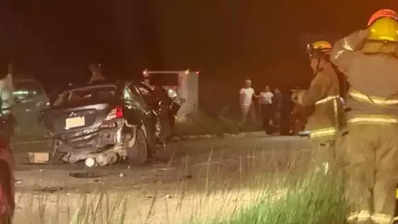 El Heroico Cuerpo de Bomberos, Protección Civil y paramédicos acudieron al lugar.