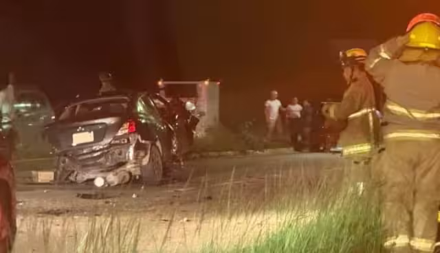 El Heroico Cuerpo de Bomberos, Protección Civil y paramédicos acudieron al lugar.