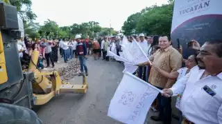 Joaquín Díaz Mena saca del abandono carretera de Oxkutzcab