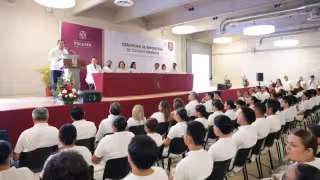 Imponen cofias e insignias a estudiantes de Enfermería del Bachillerato Baillères