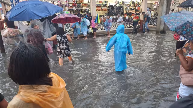 Las calles se encuentran inundadas en Mérida