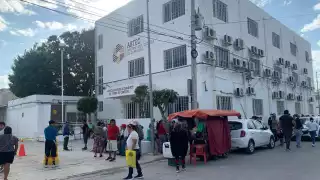 Ko’ox: Larga fila y aglomeraciones marcan cierre de entrega de tarjetas en Campeche