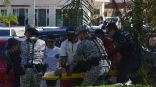 Fue llevada a la clínica del ISSSTE, donde quedó bajo observación para continuar con su valoración y tratamiento