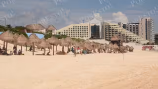 Hoteles y empresas mantienen jornadas solidarias y menores percepciones entre trabajadores para conservar empleos, en tanto el sector prevé una recuperación gradual hacia noviembre, tras meses de retroceso