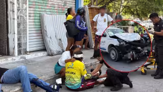 Paramédicos brindaron atención a los lesionados antes de trasladarlos a un hospital