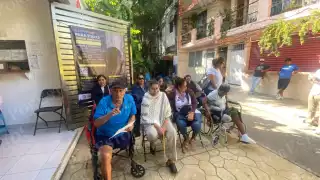 Señalan presunta discriminación a personas con discapacidad durante trámites de la CURP Biométrica en Cancún