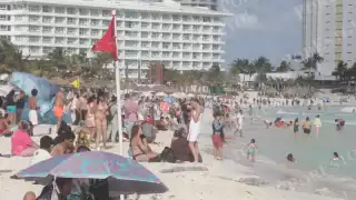 Pese al frío, turistas y familias locales disfrutaron las playas de Cancún