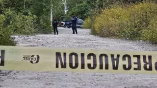 Peritos de la SEMEFO ingresaron al predio para iniciar el levantamiento de la osamenta y de posibles indicios