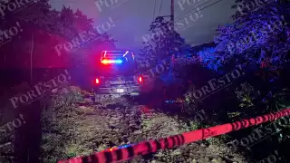 Cerca del cuerpo se halló una motocicleta, por lo que se presume que el hombre manejaba la unidad antes de la ejecución