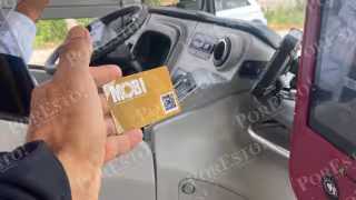 Los únicos métodos de pago son por medio de la tarjeta del transporte y la aplicación oficial