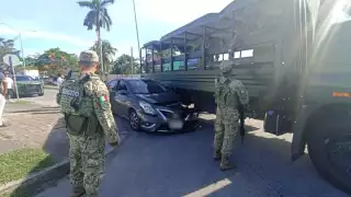 El automóvil particular presentó daños en distintas partes del coche