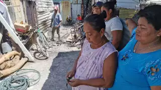 Incendio consume dos viviendas y deja una más con daños en Ciudad del Carmen