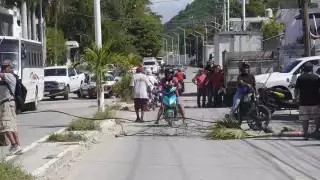 Más de 100 camaroneros y pescadores de ribera protestan contra Capitanía de Puerto en Lerma, Campeche
