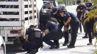 Retienen camioneta para revisión por posible robo; liberan tras verificar documentos
