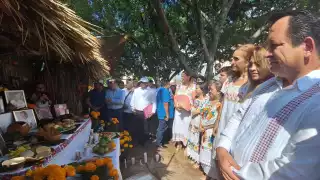 Rinden homenaje a Don Mario Renato Menéndez, fundador de Por Esto! en el concurso de altares en Mérida