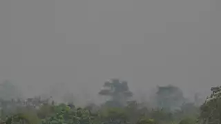 Una gran nube de de humo se ha formado por el incendio en Cancún