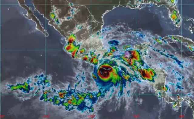 El huracán Erick tocará tierra durante la madrugada de este jueves.