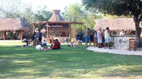 Los grupos que manejan cenotes representan más del 50% de los paraderos comunitarios Los grupos que manejan cenotes representan más del 50% de los paraderos comunitarios