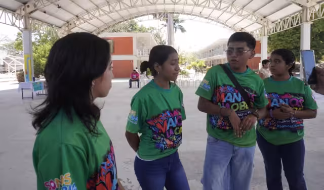 Adolescentes impulsan talleres para frenar el bullying