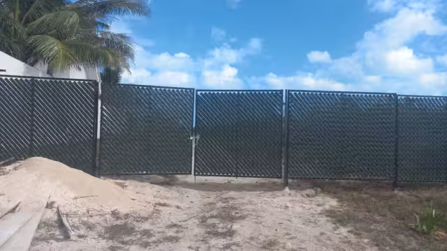 Vecinos de Telchac Puerto desconocen quién cerró el acceso a la playa
