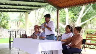 Hugo Aguilar Ortiz encabezó la conferencia en Ixil