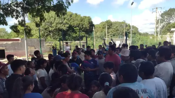 Vecinos de los jóvenes asesinados en Felipe Carrillo Puerto exigen justicia Vecinos de los jóvenes asesinados en Felipe Carrillo Puerto exigen justicia