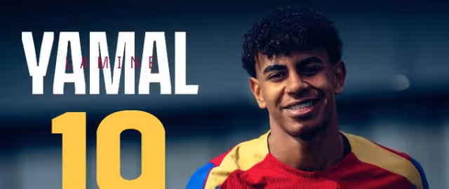 Lamine Yamal posando con la camiseta del Barcelona y su nuevo dorsal 19