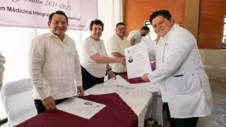 Entregan títulos profesionales a la primera generación de la Universidad para el Bienestar Benito Juárez García en Ticul