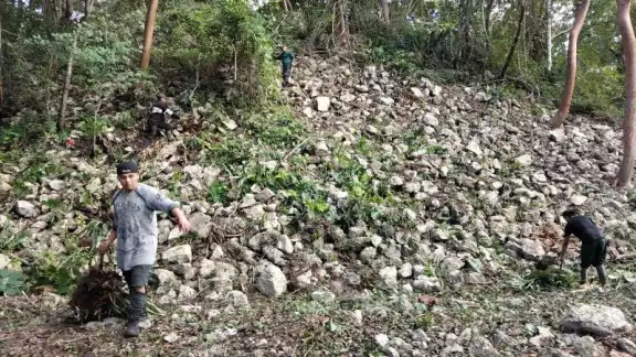 Descubren nueva estructura palaciega en la zona arqueológica de X´baatún Descubren nueva estructura palaciega en la zona arqueológica de X´baatún