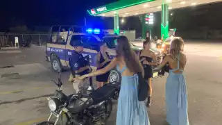 Con temor, se refugiaron en una tienda de conveniencia, y alertaron a una patrulla de policía que se encontraba cerca