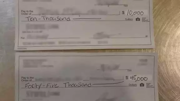 Detienen a extranjera en Cancún por 65 mil dólares en cheques sin declarar