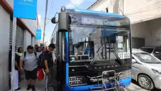 Son 12 rutas las que modificaron su paradero este martes