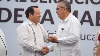 Gobierno de Yucatán homenajea a 485 docentes por 30, 40 y 50 años de servicio