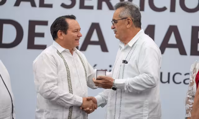 Gobierno de Yucatán homenajea a 485 docentes por su trayectoria educativa