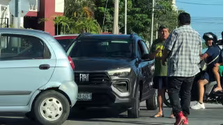 Choque en Ah Kim Pech provoca afectaciones viales en Campeche
