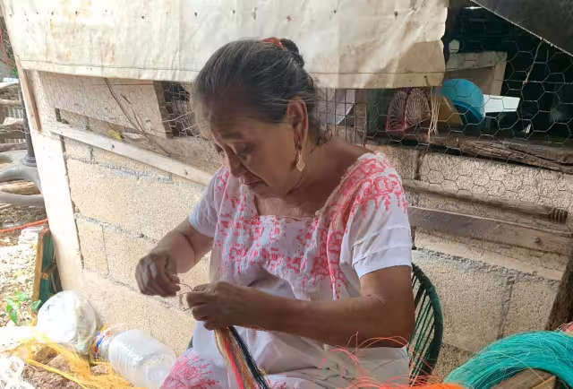 Un grupo de 40 mujeres de la comisaría de Sahcabá mantiene la tradición de eleborar artesanías