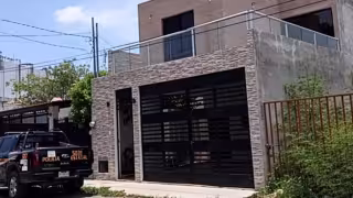 Aprovechan la maleza para brincar y saquear una casa en la colonia Azcorra