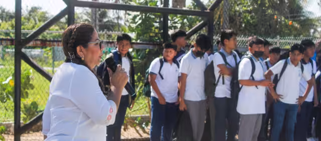 Docentes se encargaron de darle la bienvenida a los estudiantes
