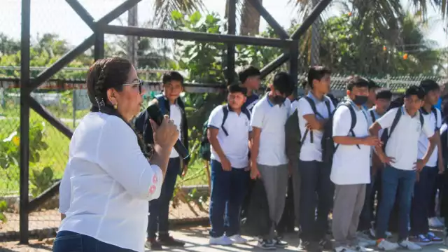 Docentes se encargaron de darle la bienvenida a los estudiantes