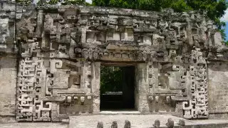     Chicanná,      un tesoro arqueológico en Campeche con fascinantes ruinas de la élite maya   